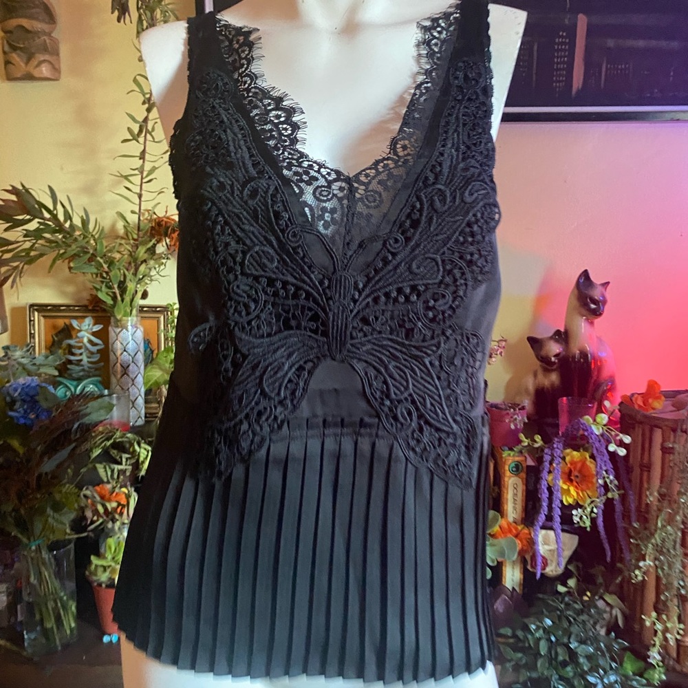 Ladies black lace butterfly Gatsby Goth pleated sleeveless tank top blouse